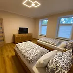 Moderne Nahe Leipzig Und Leipziger Neuseenland Mit Grosser Terrasse Fuer Familien & Gruppen, Wlan, Parkplatz Apartman Borna