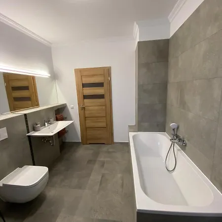 Appartamento Moderne Nahe Leipzig Und Leipziger Neuseenland Mit Grosser Terrasse Fuer Familien & Gruppen, Wlan, Parkplatz